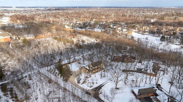 38 Walnut Creek Lane, Oswego, IL 60543