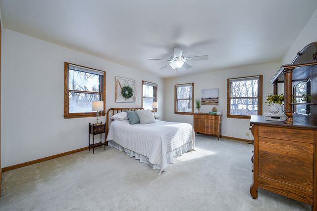 38 Walnut Creek Lane, Oswego, IL 60543