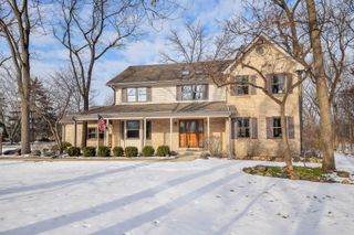 38 Walnut Creek Lane, Oswego, IL 60543
