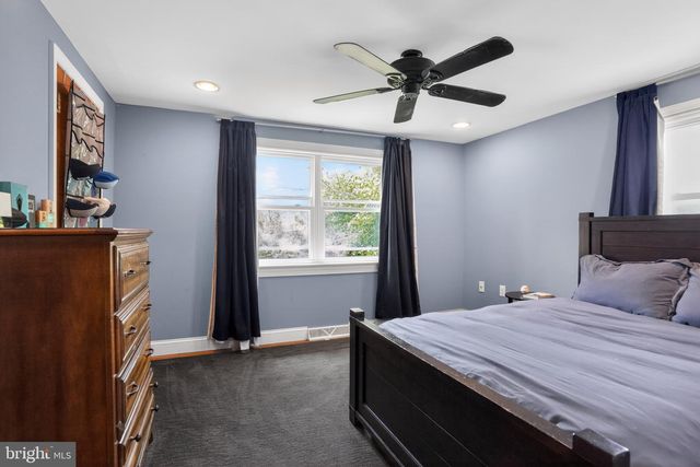 21 E TOWNSHIP LINE RD, Souderton, PA 18964