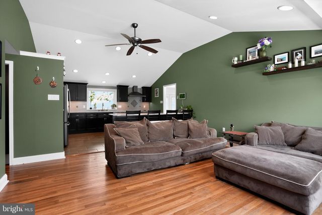 21 E TOWNSHIP LINE RD, Souderton, PA 18964