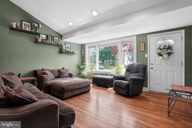 21 E TOWNSHIP LINE RD, Souderton, PA 18964