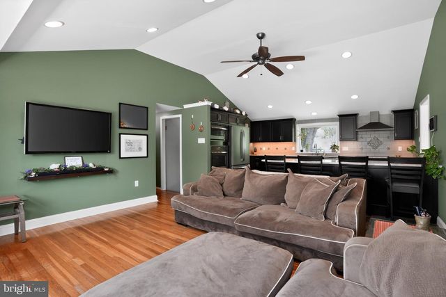 21 E TOWNSHIP LINE RD, Souderton, PA 18964