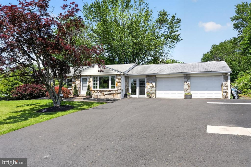 21 E TOWNSHIP LINE RD, Souderton, PA 18964