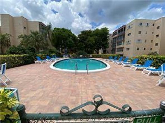 6701 Cypress Road 207, Plantation, FL 33317
