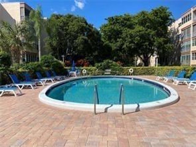 6701 Cypress Road 207, Plantation, FL 33317