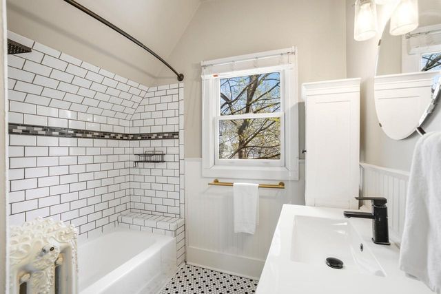 3464 Newhall STREET, Milwaukee, WI 53211