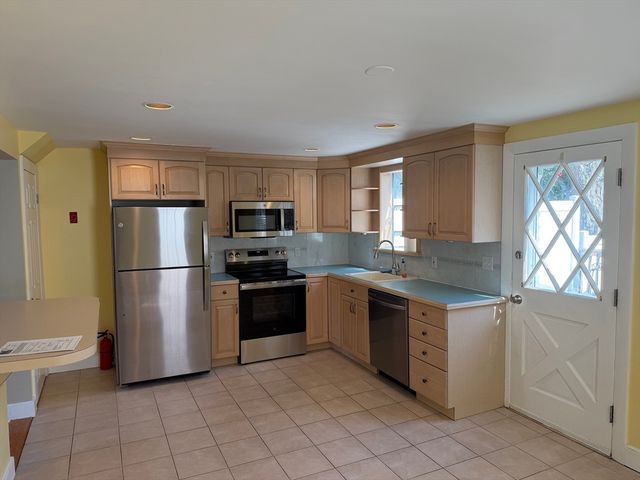 37 Longview Way 37, Peabody, MA 01960