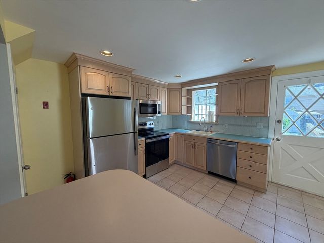 37 Longview Way 37, Peabody, MA 01960
