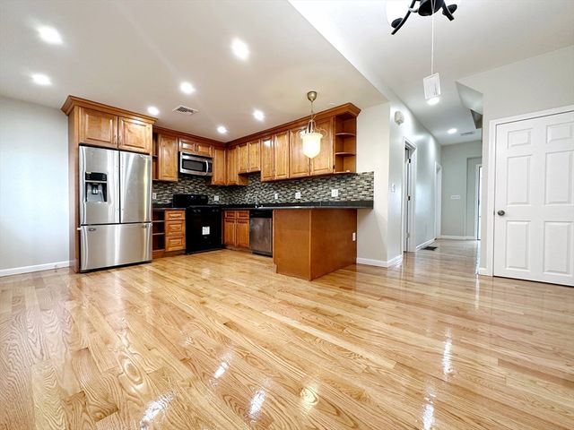 90 George St 90, Boston, MA 02119