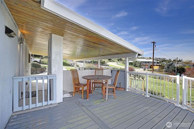 804 Sandstone Lane, Camano Island, WA 98282