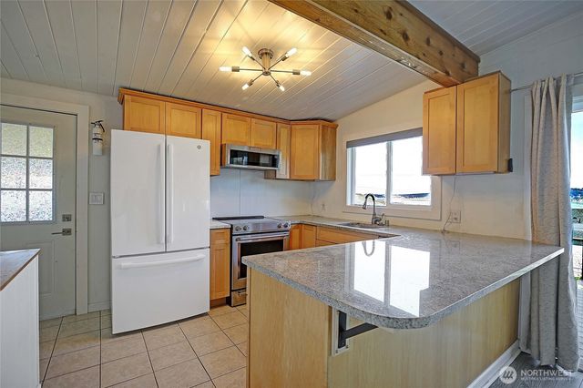 804 Sandstone Lane, Camano Island, WA 98282