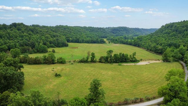 1212 S Fishing Creek Road, Waynesburg, KY 40489