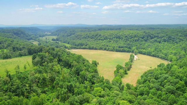 1212 S Fishing Creek Road, Waynesburg, KY 40489