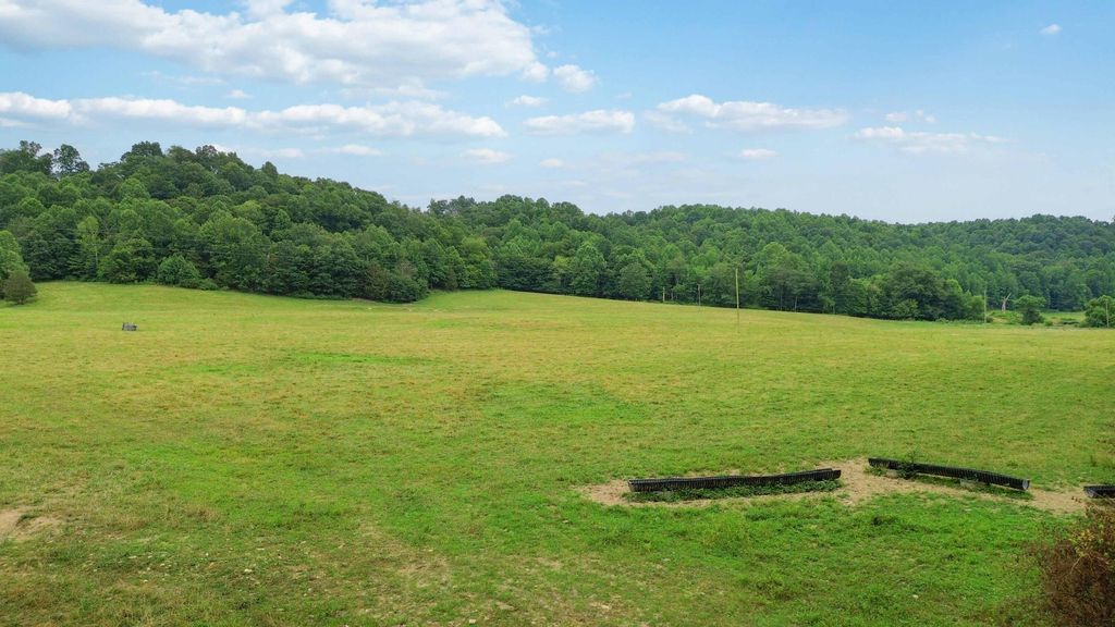 1212 S Fishing Creek Road, Waynesburg, KY 40489