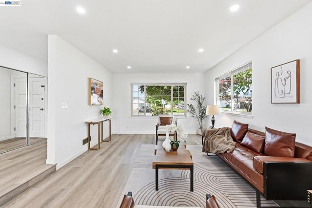 1326 Vining Dr, San Leandro, CA 94579