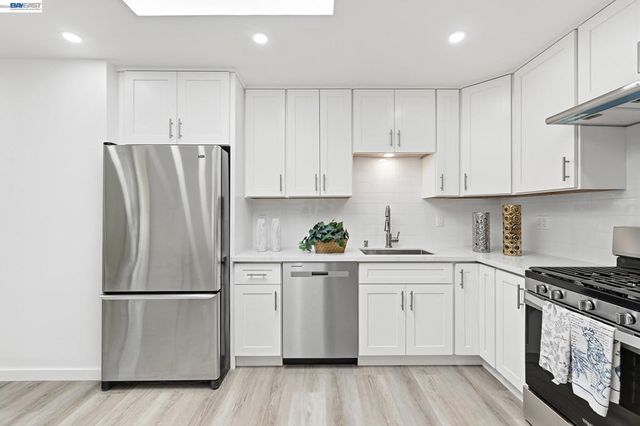 1326 Vining Dr, San Leandro, CA 94579