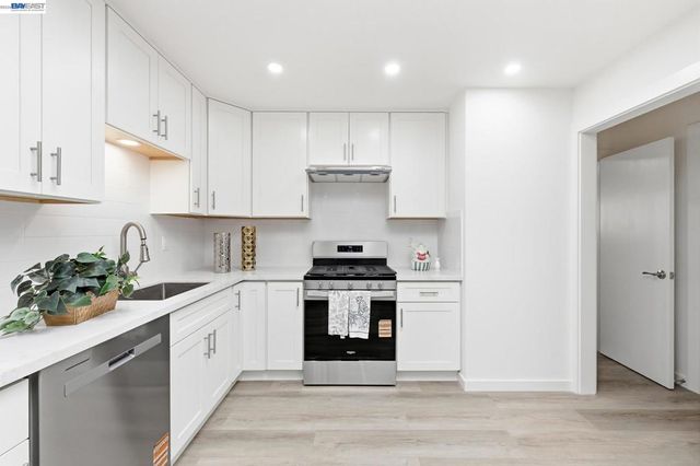 1326 Vining Dr, San Leandro, CA 94579