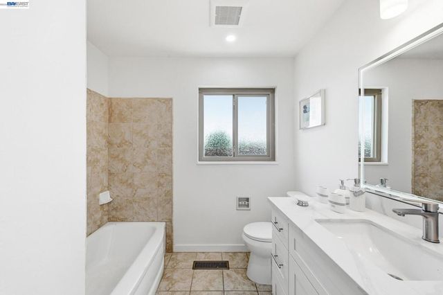 1326 Vining Dr, San Leandro, CA 94579