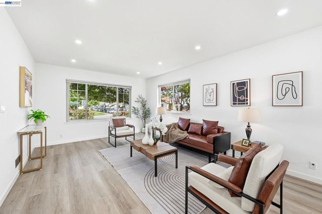 1326 Vining Dr, San Leandro, CA 94579