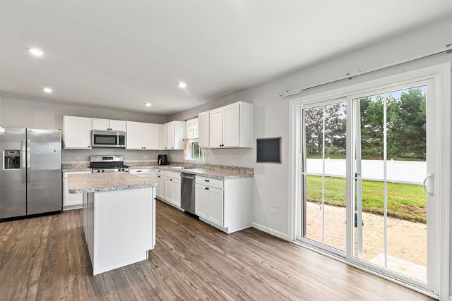 421 E Meadowdale Circle, Hampshire, IL 60140