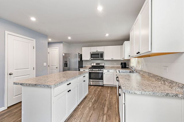421 E Meadowdale Circle, Hampshire, IL 60140