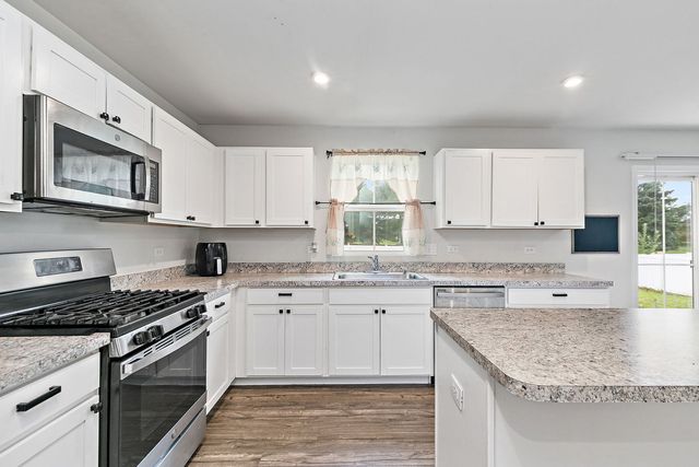 421 E Meadowdale Circle, Hampshire, IL 60140
