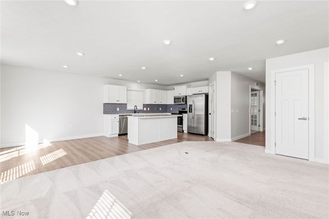 3658 knecht, Norton, OH 44203