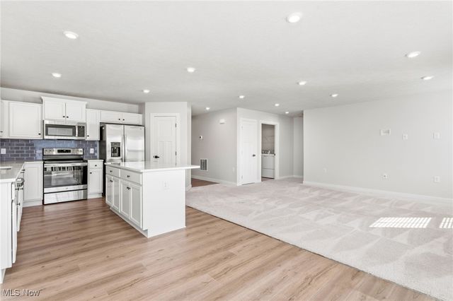 3658 knecht, Norton, OH 44203