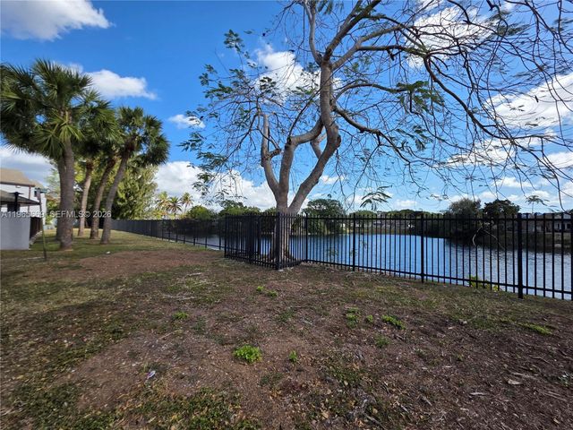 7421 SW 152nd Ave 9-101, Miami, FL 33193