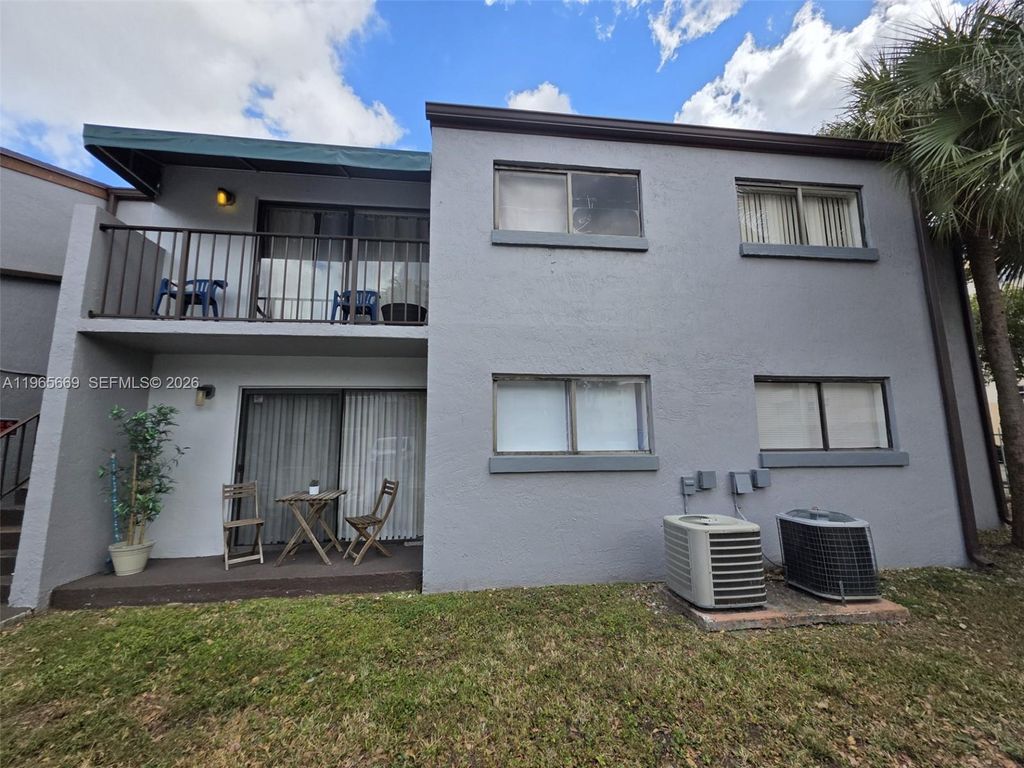 7421 SW 152nd Ave 9-101, Miami, FL 33193