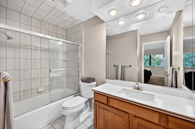 80 Riverknoll Pl, Carmichael, CA 95608