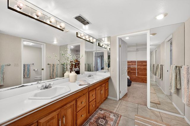 80 Riverknoll Pl, Carmichael, CA 95608