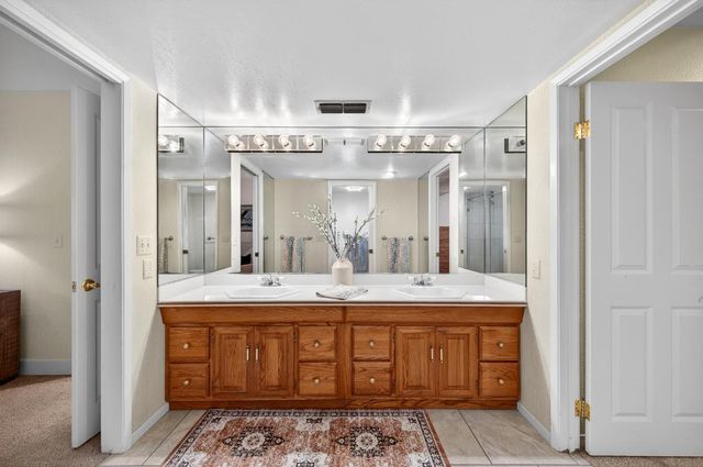 80 Riverknoll Pl, Carmichael, CA 95608