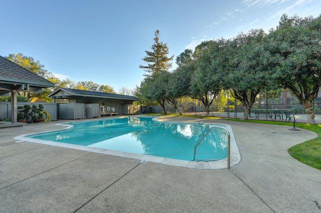 80 Riverknoll Pl, Carmichael, CA 95608