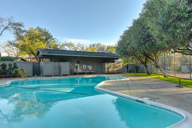 80 Riverknoll Pl, Carmichael, CA 95608