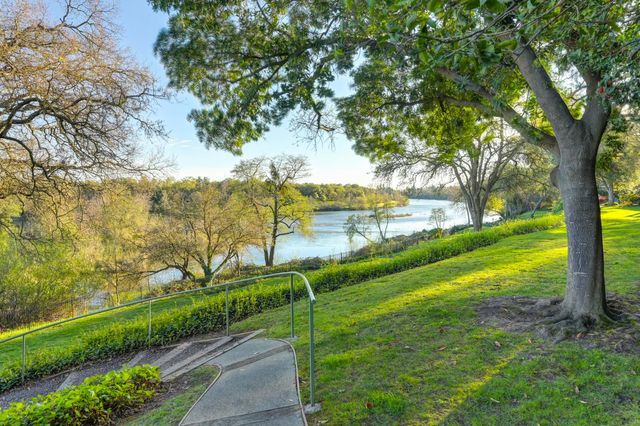 80 Riverknoll Pl, Carmichael, CA 95608