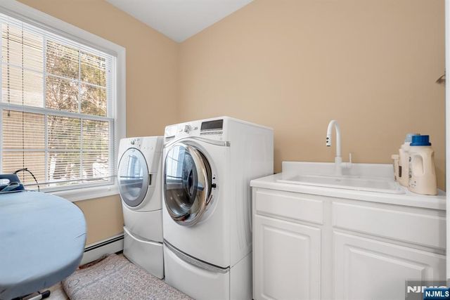 304 Blauvelt Court, Paramus, NJ 07652