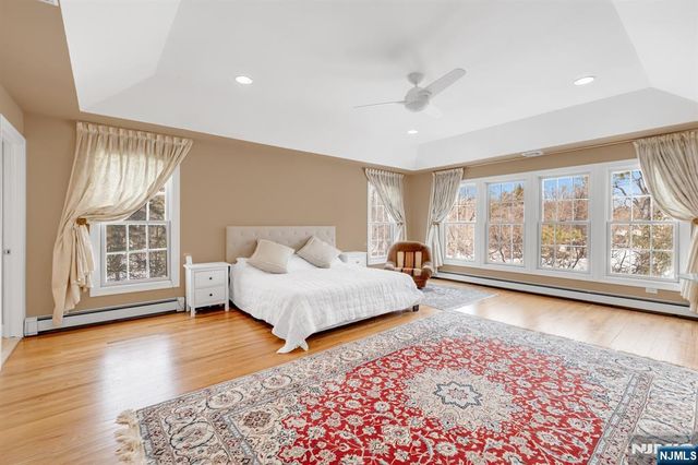 304 Blauvelt Court, Paramus, NJ 07652