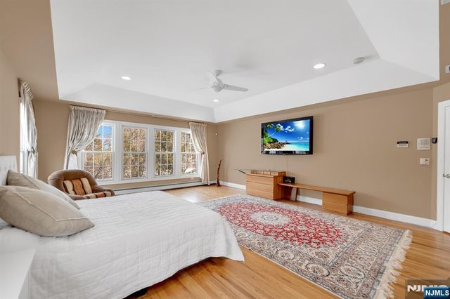 304 Blauvelt Court, Paramus, NJ 07652