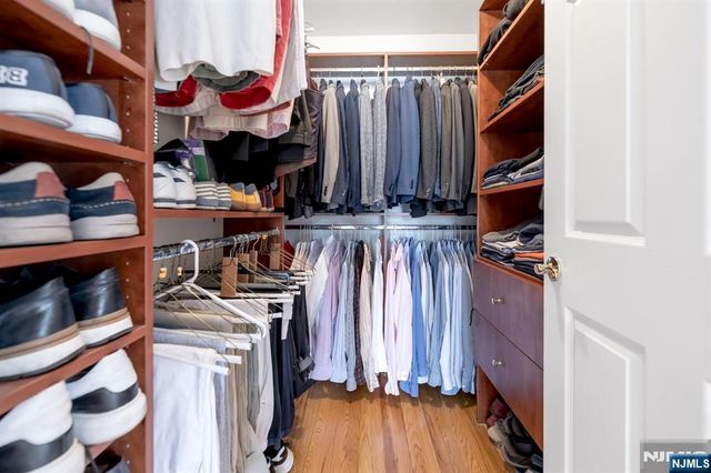 304 Blauvelt Court, Paramus, NJ 07652