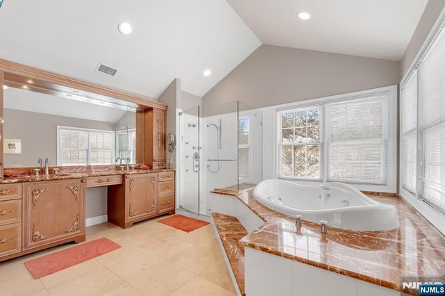 304 Blauvelt Court, Paramus, NJ 07652