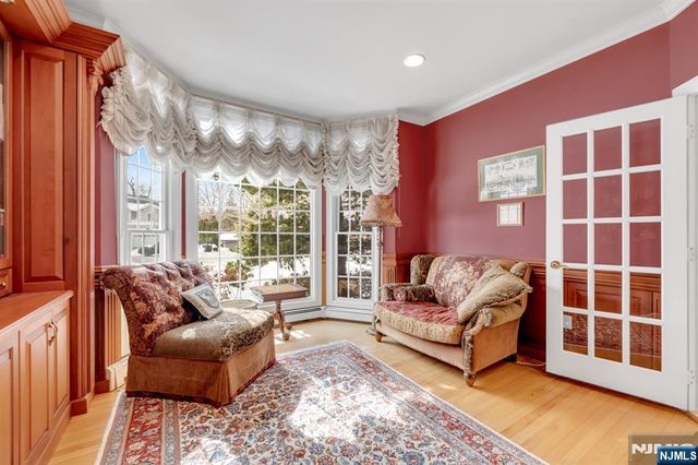 304 Blauvelt Court, Paramus, NJ 07652