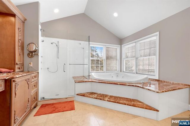 304 Blauvelt Court, Paramus, NJ 07652