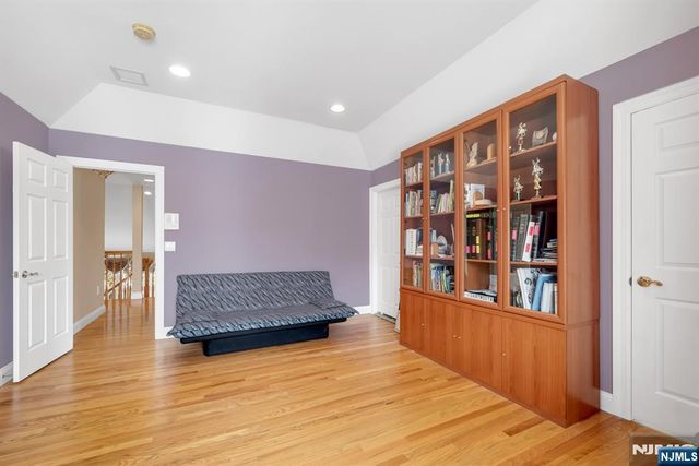 304 Blauvelt Court, Paramus, NJ 07652