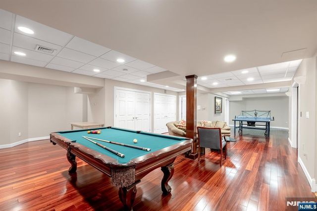 304 Blauvelt Court, Paramus, NJ 07652