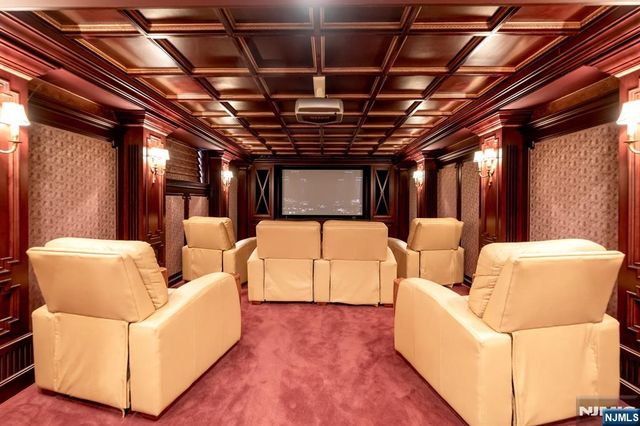 304 Blauvelt Court, Paramus, NJ 07652