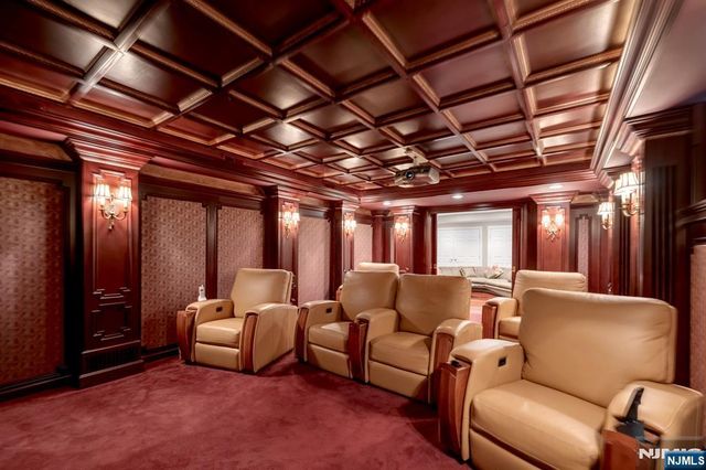 304 Blauvelt Court, Paramus, NJ 07652