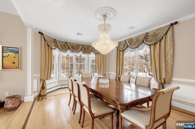 304 Blauvelt Court, Paramus, NJ 07652