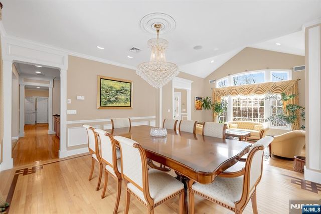 304 Blauvelt Court, Paramus, NJ 07652